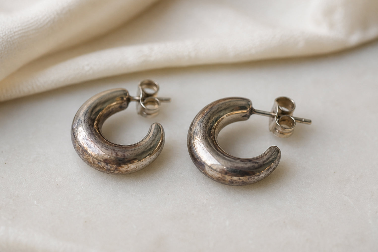 What Tarnishing Actually Is in Jewelry