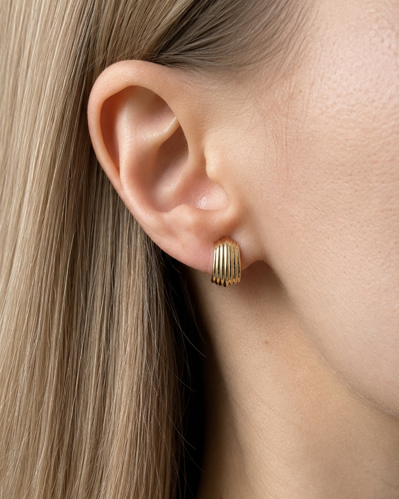 Celine Hoops